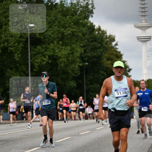 29.06.2025 - hella hamburg halbmarathon Dr. Thomas Lammeyer http://msf.ph/oto/8508169 29.06.2025 10:29:16 Kennedybrücke 1352, 1395, 2132, 2249, 2280, 2477, 2944, 3343, 3421, 3786, 4221, 4624, 4719, 5138, 5358, 5829, 5830, 6261, 6524, 6526, 7528, 7975, 8167, 8502, 9063, 10907, 11044, 11306, 11347 meine-sportfotos.de