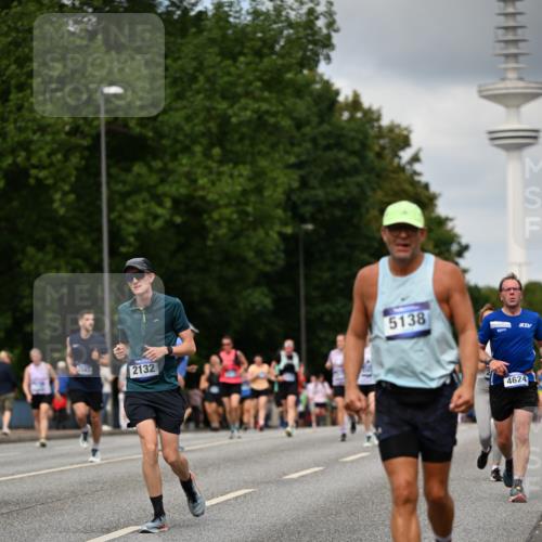 29.06.2025 - hella hamburg halbmarathon Dr. Thomas Lammeyer http://msf.ph/oto/8508175 29.06.2025 10:29:16 Kennedybrücke 1352, 1395, 2132, 2249, 2280, 2477, 2944, 3343, 3421, 3786, 4221, 4624, 4719, 5138, 5358, 5829, 5830, 6261, 6524, 6526, 7528, 7975, 8167, 8502, 9063, 10907, 11044, 11306, 11347 meine-sportfotos.de