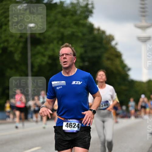 29.06.2025 - hella hamburg halbmarathon Dr. Thomas Lammeyer http://msf.ph/oto/8508233 29.06.2025 10:29:21 Kennedybrücke 1352, 1395, 2132, 2249, 2280, 2477, 3132, 3343, 3421, 3786, 4008, 4010, 4111, 4221, 4624, 5138, 5829, 5830, 6261, 6524, 6526, 7528, 7975, 8083, 8502, 9063, 11306, 11347 meine-sportfotos.de