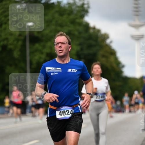 29.06.2025 - hella hamburg halbmarathon Dr. Thomas Lammeyer http://msf.ph/oto/8508235 29.06.2025 10:29:21 Kennedybrücke 1352, 1395, 2132, 2249, 2280, 2477, 3132, 3343, 3421, 3786, 4008, 4010, 4111, 4221, 4624, 5138, 5829, 5830, 6261, 6524, 6526, 7528, 7975, 8083, 8502, 9063, 11306, 11347 meine-sportfotos.de