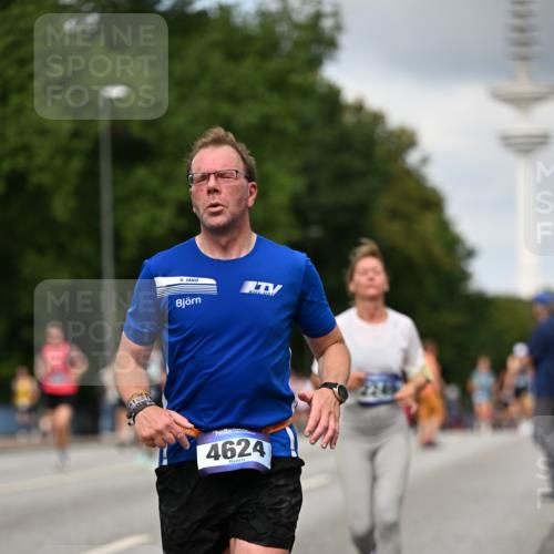 29.06.2025 - hella hamburg halbmarathon Dr. Thomas Lammeyer http://msf.ph/oto/8508236 29.06.2025 10:29:22 Kennedybrücke 1352, 1395, 2132, 2249, 2280, 2477, 3132, 3343, 3786, 4008, 4010, 4111, 4221, 4624, 5138, 5829, 5830, 6261, 6524, 6526, 7528, 7975, 8083, 8502, 9063, 9927, 11306, 11347 meine-sportfotos.de