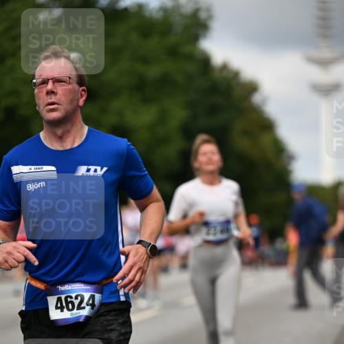 29.06.2025 - hella hamburg halbmarathon Dr. Thomas Lammeyer http://msf.ph/oto/8508249 29.06.2025 10:29:22 Kennedybrücke 1352, 1395, 2132, 2249, 2280, 2477, 3132, 3343, 3786, 4008, 4010, 4111, 4221, 4624, 5138, 5829, 5830, 6261, 6524, 6526, 7528, 7975, 8083, 8502, 9063, 9927, 11306, 11347 meine-sportfotos.de