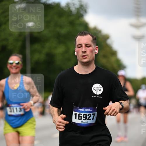 29.06.2025 - hella hamburg halbmarathon Dr. Thomas Lammeyer http://msf.ph/oto/8508529 29.06.2025 10:29:48 Kennedybrücke 1627, 1740, 2000, 3053, 3099, 3113, 3132, 3920, 4008, 4010, 4111, 4444, 4797, 5814, 6869, 7778, 8083, 8276, 8357, 8962, 9927, 11157, 11400 meine-sportfotos.de