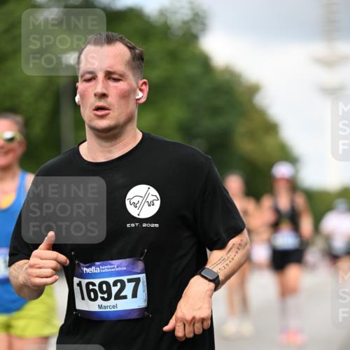 29.06.2025 - hella hamburg halbmarathon Dr. Thomas Lammeyer http://msf.ph/oto/8508536 29.06.2025 10:29:48 Kennedybrücke 1627, 1740, 2000, 3053, 3099, 3113, 3132, 3920, 4008, 4010, 4111, 4444, 4797, 5814, 6869, 7778, 8083, 8276, 8357, 8962, 9927, 11157, 11400 meine-sportfotos.de