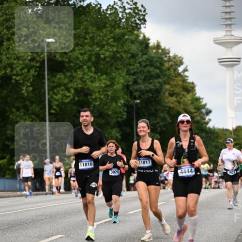 29.06.2025 - hella hamburg halbmarathon Dr. Thomas Lammeyer http://msf.ph/oto/8508545 29.06.2025 10:29:49 Kennedybrücke 1627, 1740, 2000, 3053, 3099, 3113, 3920, 4008, 4010, 4111, 4444, 4797, 5814, 6869, 7778, 8083, 8276, 8357, 8962, 9927, 11157, 11400 meine-sportfotos.de