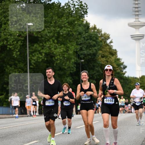 29.06.2025 - hella hamburg halbmarathon Dr. Thomas Lammeyer http://msf.ph/oto/8508549 29.06.2025 10:29:49 Kennedybrücke 1627, 1740, 2000, 3053, 3099, 3113, 3920, 4008, 4010, 4111, 4444, 4797, 5814, 6869, 7778, 8083, 8276, 8357, 8962, 9927, 11157, 11400 meine-sportfotos.de