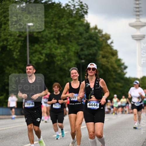 29.06.2025 - hella hamburg halbmarathon Dr. Thomas Lammeyer http://msf.ph/oto/8508559 29.06.2025 10:29:50 Kennedybrücke 1627, 1740, 2000, 3053, 3099, 3113, 3920, 4008, 4010, 4111, 4444, 4797, 5814, 6869, 7778, 8083, 8276, 8357, 8962, 9927, 11157, 11400 meine-sportfotos.de
