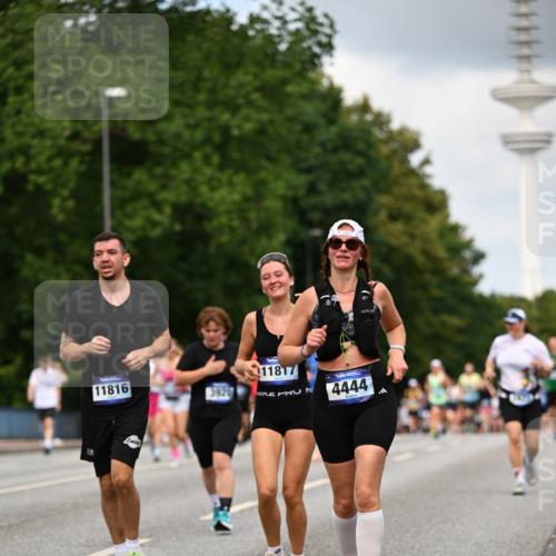 29.06.2025 - hella hamburg halbmarathon Dr. Thomas Lammeyer http://msf.ph/oto/8508561 29.06.2025 10:29:51 Kennedybrücke 1093, 1627, 1740, 2000, 2278, 3053, 3099, 3113, 3920, 4008, 4010, 4444, 4797, 5814, 6869, 7778, 8276, 8357, 8962, 9927, 11157, 11400 meine-sportfotos.de