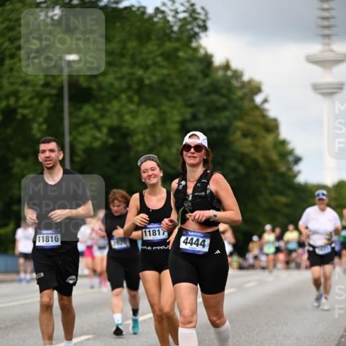 29.06.2025 - hella hamburg halbmarathon Dr. Thomas Lammeyer http://msf.ph/oto/8508567 29.06.2025 10:29:51 Kennedybrücke 1093, 1627, 1740, 2000, 2278, 3053, 3099, 3113, 3920, 4008, 4010, 4444, 4797, 5814, 6869, 7778, 8276, 8357, 8962, 9927, 11157, 11400 meine-sportfotos.de