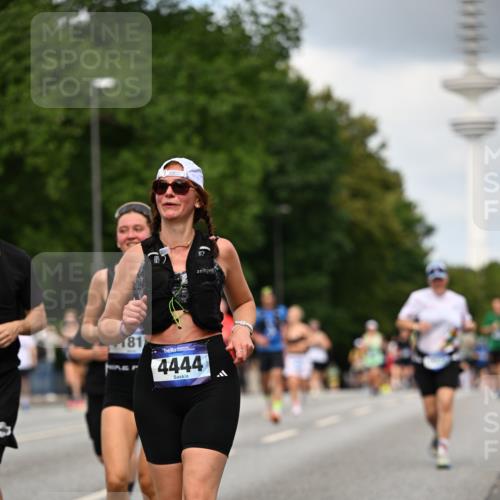 29.06.2025 - hella hamburg halbmarathon Dr. Thomas Lammeyer http://msf.ph/oto/8508582 29.06.2025 10:29:52 Kennedybrücke 1093, 1627, 1740, 2000, 2278, 3053, 3099, 3113, 3920, 4444, 4797, 5814, 6869, 7778, 8276, 8357, 8962, 9927, 11157, 11400 meine-sportfotos.de