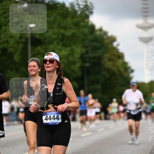 29.06.2025 - hella hamburg halbmarathon Dr. Thomas Lammeyer http://msf.ph/oto/8508583 29.06.2025 10:29:52 Kennedybrücke 1093, 1627, 1740, 2000, 2278, 3053, 3099, 3113, 3920, 4444, 4797, 5814, 6869, 7778, 8276, 8357, 8962, 9927, 11157, 11400 meine-sportfotos.de