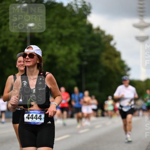 29.06.2025 - hella hamburg halbmarathon Dr. Thomas Lammeyer http://msf.ph/oto/8508590 29.06.2025 10:29:53 Kennedybrücke 1093, 1627, 1740, 2000, 2278, 3053, 3099, 3113, 3920, 4444, 4797, 5814, 6869, 7778, 8276, 8357, 8962, 11157, 11400 meine-sportfotos.de