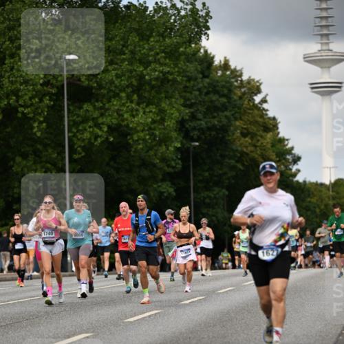 29.06.2025 - hella hamburg halbmarathon Dr. Thomas Lammeyer http://msf.ph/oto/8508606 29.06.2025 10:29:54 Kennedybrücke 1093, 1305, 1627, 1740, 2000, 2278, 3053, 3099, 3113, 3920, 3961, 3963, 4444, 4797, 5814, 6869, 7778, 8276, 8357, 8962, 11157, 11400 meine-sportfotos.de