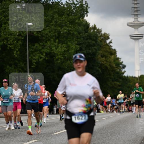 29.06.2025 - hella hamburg halbmarathon Dr. Thomas Lammeyer http://msf.ph/oto/8508633 29.06.2025 10:29:56 Kennedybrücke 1093, 1305, 1627, 1740, 2000, 2278, 3053, 3099, 3113, 3920, 3961, 3963, 4444, 4797, 5814, 6869, 7778, 8276, 8357, 8962, 11157, 11400 meine-sportfotos.de