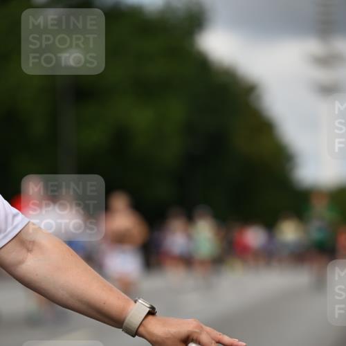 29.06.2025 - hella hamburg halbmarathon Dr. Thomas Lammeyer http://msf.ph/oto/8508662 29.06.2025 10:29:58 Kennedybrücke 1093, 1305, 1627, 1740, 2000, 2278, 3053, 3099, 3113, 3920, 3961, 3963, 4444, 5814, 6663, 6869, 7778, 8357, 11157, 11400 meine-sportfotos.de