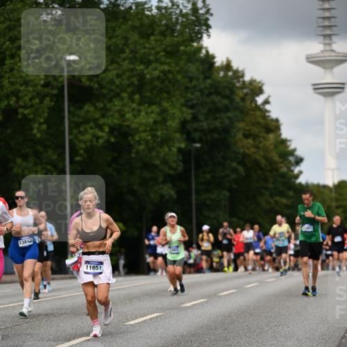 29.06.2025 - hella hamburg halbmarathon Dr. Thomas Lammeyer http://msf.ph/oto/8508677 29.06.2025 10:30:00 Kennedybrücke 1093, 1305, 1627, 1740, 2000, 2278, 3053, 3099, 3113, 3920, 3961, 3963, 4444, 5814, 6663, 6869, 7778, 8357, 9186, 11157, 11400 meine-sportfotos.de