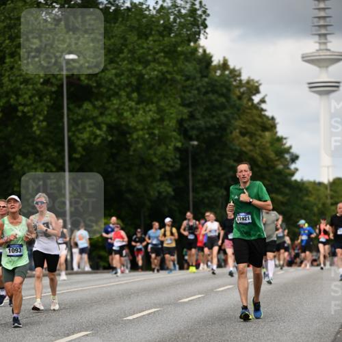 29.06.2025 - hella hamburg halbmarathon Dr. Thomas Lammeyer http://msf.ph/oto/8508730 29.06.2025 10:30:04 Kennedybrücke 1093, 1305, 1627, 1740, 2000, 2278, 3053, 3920, 3961, 3963, 4444, 5028, 6663, 6869, 8357, 9186, 11157, 11400 meine-sportfotos.de