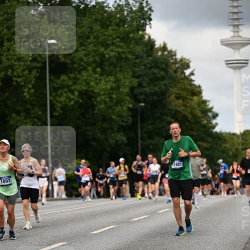 29.06.2025 - hella hamburg halbmarathon Dr. Thomas Lammeyer http://msf.ph/oto/8508731 29.06.2025 10:30:04 Kennedybrücke 1093, 1305, 1627, 1740, 2000, 2278, 3053, 3920, 3961, 3963, 4444, 5028, 6663, 6869, 8357, 9186, 11157, 11400 meine-sportfotos.de