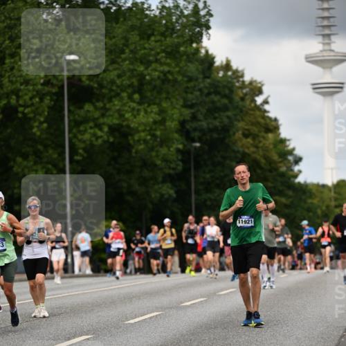 29.06.2025 - hella hamburg halbmarathon Dr. Thomas Lammeyer http://msf.ph/oto/8508733 29.06.2025 10:30:04 Kennedybrücke 1093, 1305, 1627, 1740, 2000, 2278, 3053, 3920, 3961, 3963, 4444, 5028, 6663, 6869, 8357, 9186, 11157, 11400 meine-sportfotos.de