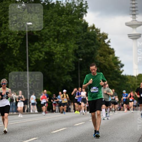 29.06.2025 - hella hamburg halbmarathon Dr. Thomas Lammeyer http://msf.ph/oto/8508740 29.06.2025 10:30:05 Kennedybrücke 1093, 1305, 1627, 1740, 2000, 2278, 3053, 3920, 3961, 3963, 4378, 4444, 5028, 6663, 6869, 8357, 9186, 11157, 11400 meine-sportfotos.de