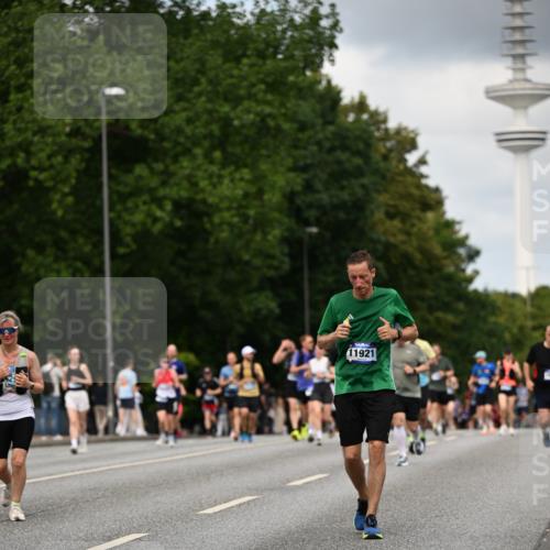 29.06.2025 - hella hamburg halbmarathon Dr. Thomas Lammeyer http://msf.ph/oto/8508741 29.06.2025 10:30:05 Kennedybrücke 1093, 1305, 1627, 1740, 2000, 2278, 3053, 3920, 3961, 3963, 4378, 4444, 5028, 6663, 6869, 8357, 9186, 11157, 11400 meine-sportfotos.de