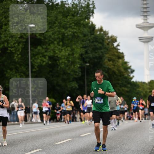29.06.2025 - hella hamburg halbmarathon Dr. Thomas Lammeyer http://msf.ph/oto/8508742 29.06.2025 10:30:06 Kennedybrücke 1093, 1305, 1627, 1740, 2000, 2278, 3053, 3765, 3920, 3961, 3963, 4378, 4444, 5028, 6663, 6869, 8357, 9186, 11157, 11400 meine-sportfotos.de