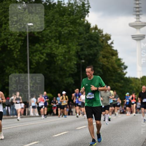 29.06.2025 - hella hamburg halbmarathon Dr. Thomas Lammeyer http://msf.ph/oto/8508748 29.06.2025 10:30:06 Kennedybrücke 1093, 1305, 1627, 1740, 2000, 2278, 3053, 3765, 3920, 3961, 3963, 4378, 4444, 5028, 6663, 6869, 8357, 9186, 11157, 11400 meine-sportfotos.de