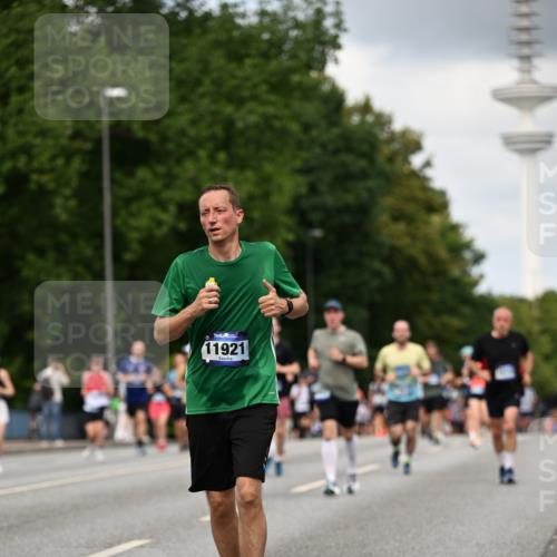29.06.2025 - hella hamburg halbmarathon Dr. Thomas Lammeyer http://msf.ph/oto/8508771 29.06.2025 10:30:08 Kennedybrücke 1093, 1305, 1627, 1740, 2278, 3765, 3920, 3961, 3963, 4378, 5028, 6663, 6869, 8357, 9186, 11157, 11400 meine-sportfotos.de