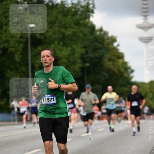 29.06.2025 - hella hamburg halbmarathon Dr. Thomas Lammeyer http://msf.ph/oto/8508777 29.06.2025 10:30:09 Kennedybrücke 1093, 1305, 1627, 1740, 2278, 3765, 3961, 3963, 4378, 5028, 6663, 6869, 8357, 9186, 11400 meine-sportfotos.de