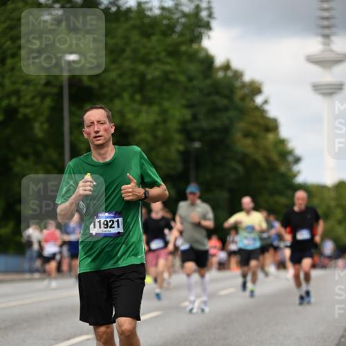 29.06.2025 - hella hamburg halbmarathon Dr. Thomas Lammeyer http://msf.ph/oto/8508781 29.06.2025 10:30:09 Kennedybrücke 1093, 1305, 1627, 1740, 2278, 3765, 3961, 3963, 4378, 5028, 6663, 6869, 8357, 9186, 11400 meine-sportfotos.de