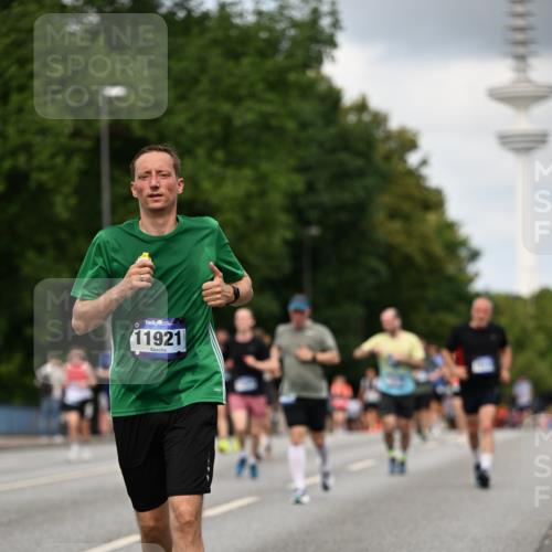 29.06.2025 - hella hamburg halbmarathon Dr. Thomas Lammeyer http://msf.ph/oto/8508783 29.06.2025 10:30:09 Kennedybrücke 1093, 1305, 1627, 1740, 2278, 3765, 3961, 3963, 4378, 5028, 6663, 6869, 8357, 9186, 11400 meine-sportfotos.de