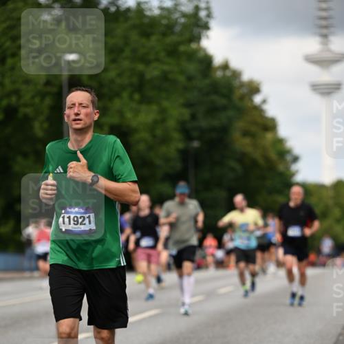 29.06.2025 - hella hamburg halbmarathon Dr. Thomas Lammeyer http://msf.ph/oto/8508785 29.06.2025 10:30:09 Kennedybrücke 1093, 1305, 1627, 1740, 2278, 3765, 3961, 3963, 4378, 5028, 6663, 6869, 8357, 9186, 11400 meine-sportfotos.de