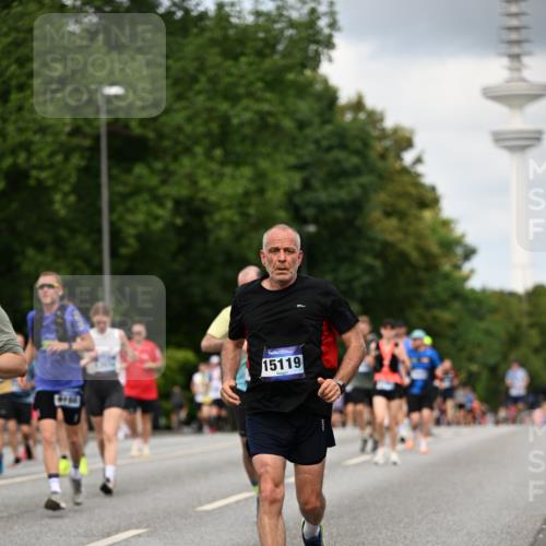 29.06.2025 - hella hamburg halbmarathon Dr. Thomas Lammeyer http://msf.ph/oto/8508828 29.06.2025 10:30:14 Kennedybrücke 1093, 1305, 1740, 2278, 3765, 3961, 3963, 4378, 5028, 5564, 6478, 6663, 6869, 8079, 8357, 8881, 9186, 10219, 10845, 10846, 11400 meine-sportfotos.de