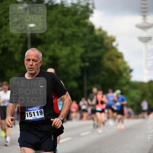 29.06.2025 - hella hamburg halbmarathon Dr. Thomas Lammeyer http://msf.ph/oto/8508847 29.06.2025 10:30:15 Kennedybrücke 1093, 1305, 2278, 3765, 3961, 3963, 4378, 5028, 5564, 6478, 6663, 6869, 8079, 8357, 8881, 9186, 10219, 10845, 10846 meine-sportfotos.de