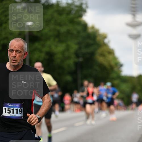 29.06.2025 - hella hamburg halbmarathon Dr. Thomas Lammeyer http://msf.ph/oto/8508851 29.06.2025 10:30:16 Kennedybrücke 1093, 1305, 2278, 3765, 3961, 3963, 4378, 5028, 5564, 6478, 6663, 6869, 7069, 8079, 8357, 8881, 9186, 10219, 10845, 10846 meine-sportfotos.de