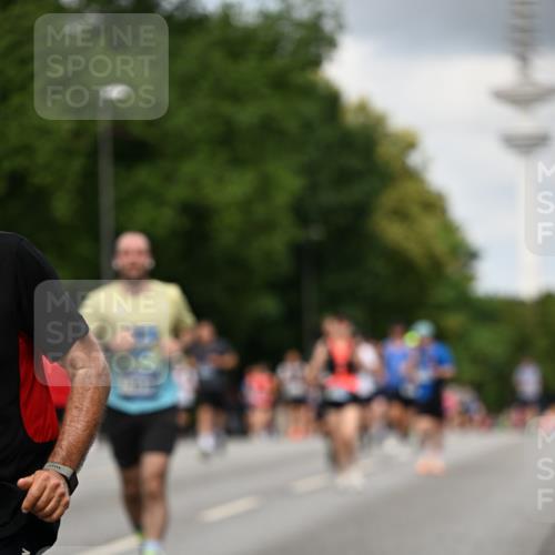 29.06.2025 - hella hamburg halbmarathon Dr. Thomas Lammeyer http://msf.ph/oto/8508854 29.06.2025 10:30:16 Kennedybrücke 1093, 1305, 2278, 3765, 3961, 3963, 4378, 5028, 5564, 6478, 6663, 6869, 7069, 8079, 8357, 8881, 9186, 10219, 10845, 10846 meine-sportfotos.de