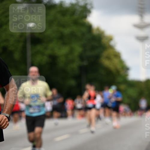 29.06.2025 - hella hamburg halbmarathon Dr. Thomas Lammeyer http://msf.ph/oto/8508857 29.06.2025 10:30:16 Kennedybrücke 1093, 1305, 2278, 3765, 3961, 3963, 4378, 5028, 5564, 6478, 6663, 6869, 7069, 8079, 8357, 8881, 9186, 10219, 10845, 10846 meine-sportfotos.de