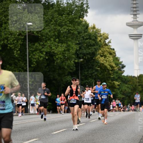 29.06.2025 - hella hamburg halbmarathon Dr. Thomas Lammeyer http://msf.ph/oto/8508868 29.06.2025 10:30:17 Kennedybrücke 1093, 1305, 2278, 3765, 3961, 3963, 4378, 5028, 5564, 6478, 6663, 7069, 8079, 8357, 8881, 9186, 10219, 10845, 10846 meine-sportfotos.de