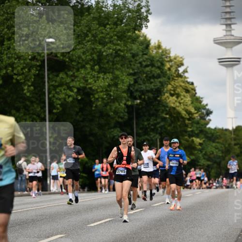 29.06.2025 - hella hamburg halbmarathon Dr. Thomas Lammeyer http://msf.ph/oto/8508869 29.06.2025 10:30:18 Kennedybrücke 1093, 1305, 2278, 3765, 3961, 3963, 4378, 5028, 5564, 6478, 6663, 7069, 8079, 8881, 9186, 9573, 10219, 10845, 10846 meine-sportfotos.de