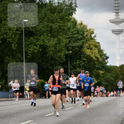 29.06.2025 - hella hamburg halbmarathon Dr. Thomas Lammeyer http://msf.ph/oto/8508879 29.06.2025 10:30:18 Kennedybrücke 1093, 1305, 2278, 3765, 3961, 3963, 4378, 5028, 5564, 6478, 6663, 7069, 8079, 8881, 9186, 9573, 10219, 10845, 10846 meine-sportfotos.de