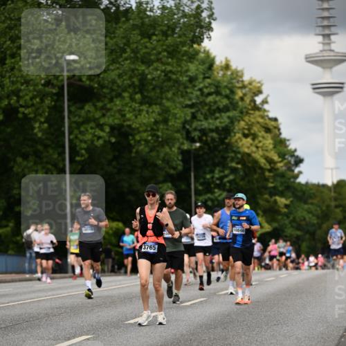 29.06.2025 - hella hamburg halbmarathon Dr. Thomas Lammeyer http://msf.ph/oto/8508880 29.06.2025 10:30:18 Kennedybrücke 1093, 1305, 2278, 3765, 3961, 3963, 4378, 5028, 5564, 6478, 6663, 7069, 8079, 8881, 9186, 9573, 10219, 10845, 10846 meine-sportfotos.de