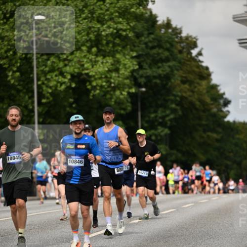 29.06.2025 - hella hamburg halbmarathon Dr. Thomas Lammeyer http://msf.ph/oto/8508905 29.06.2025 10:30:23 Kennedybrücke 1305, 1479, 3765, 3961, 3963, 4378, 5028, 5497, 5564, 6478, 6663, 7069, 8079, 8881, 9186, 9573, 10219, 10845, 10846, 11139 meine-sportfotos.de