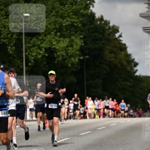 29.06.2025 - hella hamburg halbmarathon Dr. Thomas Lammeyer http://msf.ph/oto/8508916 29.06.2025 10:30:26 Kennedybrücke 1479, 3765, 4378, 5028, 5497, 5564, 6478, 6663, 7069, 8079, 8881, 9186, 9573, 10219, 10465, 10845, 10846, 11139 meine-sportfotos.de