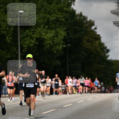 29.06.2025 - hella hamburg halbmarathon Dr. Thomas Lammeyer http://msf.ph/oto/8508929 29.06.2025 10:30:27 Kennedybrücke 1479, 3765, 4378, 5028, 5497, 5564, 6478, 6663, 7069, 8079, 8881, 9186, 9573, 10219, 10465, 10845, 10846, 11139 meine-sportfotos.de