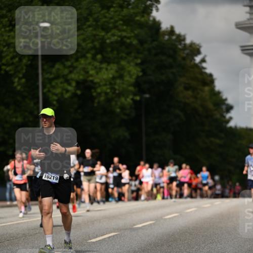 29.06.2025 - hella hamburg halbmarathon Dr. Thomas Lammeyer http://msf.ph/oto/8508934 29.06.2025 10:30:27 Kennedybrücke 1479, 3765, 4378, 5028, 5497, 5564, 6478, 6663, 7069, 8079, 8881, 9186, 9573, 10219, 10465, 10845, 10846, 11139 meine-sportfotos.de