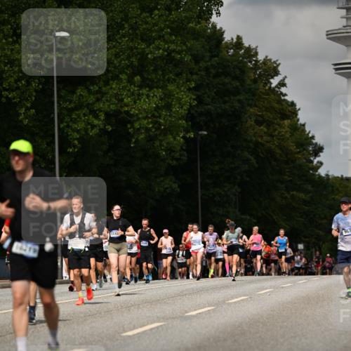 29.06.2025 - hella hamburg halbmarathon Dr. Thomas Lammeyer http://msf.ph/oto/8508942 29.06.2025 10:30:28 Kennedybrücke 1479, 1973, 3765, 4378, 5028, 5497, 5564, 6478, 7069, 8079, 8881, 9186, 9573, 10219, 10465, 10845, 10846, 11139 meine-sportfotos.de