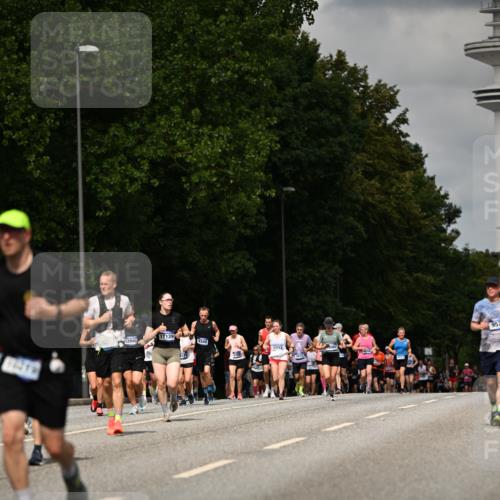 29.06.2025 - hella hamburg halbmarathon Dr. Thomas Lammeyer http://msf.ph/oto/8508943 29.06.2025 10:30:28 Kennedybrücke 1479, 1973, 3765, 4378, 5028, 5497, 5564, 6478, 7069, 8079, 8881, 9186, 9573, 10219, 10465, 10845, 10846, 11139 meine-sportfotos.de