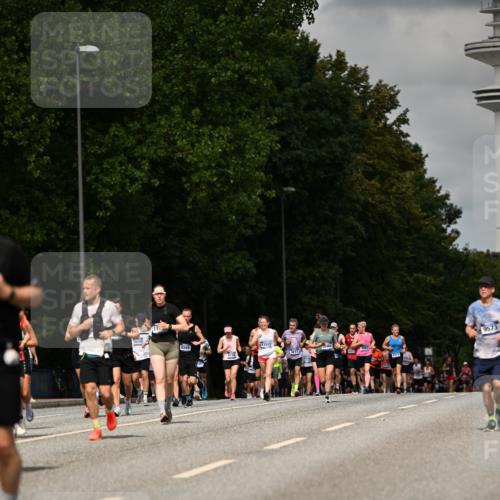 29.06.2025 - hella hamburg halbmarathon Dr. Thomas Lammeyer http://msf.ph/oto/8508952 29.06.2025 10:30:29 Kennedybrücke 1479, 1973, 3765, 4378, 5028, 5497, 5564, 6478, 7069, 8079, 8881, 9186, 9573, 10219, 10465, 10845, 10846, 11139 meine-sportfotos.de