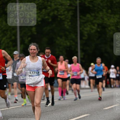 29.06.2025 - hella hamburg halbmarathon Dr. Thomas Lammeyer http://msf.ph/oto/8508985 29.06.2025 10:30:44 Kennedybrücke 1300, 1479, 1973, 3617, 4267, 4268, 4315, 4358, 5494, 5497, 6159, 6637, 7069, 8281, 8306, 8674, 8942, 9573, 9811, 10104, 10465, 11110, 11139 meine-sportfotos.de