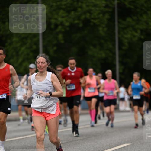 29.06.2025 - hella hamburg halbmarathon Dr. Thomas Lammeyer http://msf.ph/oto/8508992 29.06.2025 10:30:44 Kennedybrücke 1300, 1479, 1973, 3617, 4267, 4268, 4315, 4358, 5494, 5497, 6159, 6637, 7069, 8281, 8306, 8674, 8942, 9573, 9811, 10104, 10465, 11110, 11139 meine-sportfotos.de